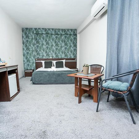 Family Hotel Central Shumen Ngoại thất bức ảnh