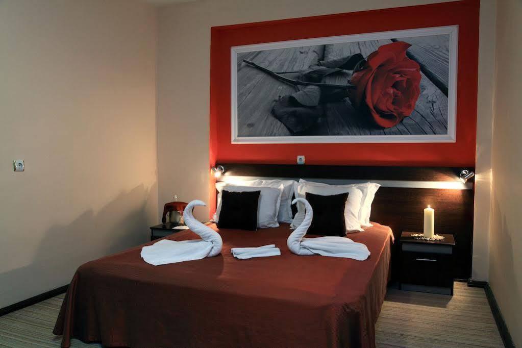 Family Hotel Central Shumen Ngoại thất bức ảnh