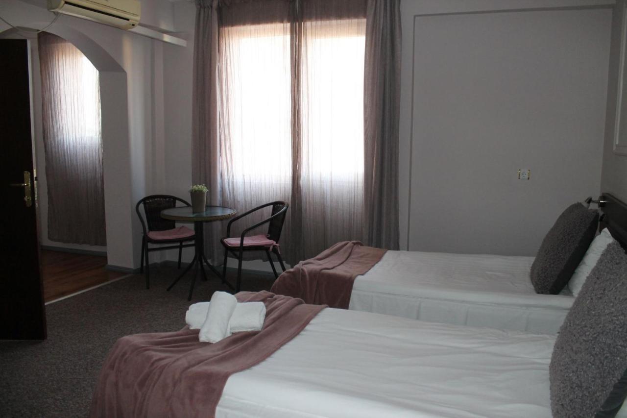 Family Hotel Central Shumen Ngoại thất bức ảnh
