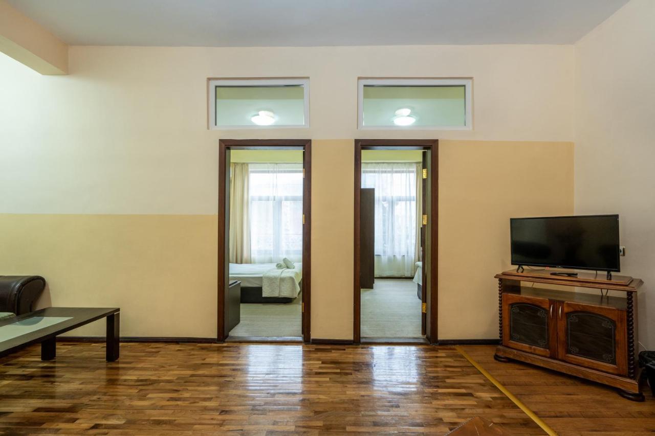 Family Hotel Central Shumen Ngoại thất bức ảnh