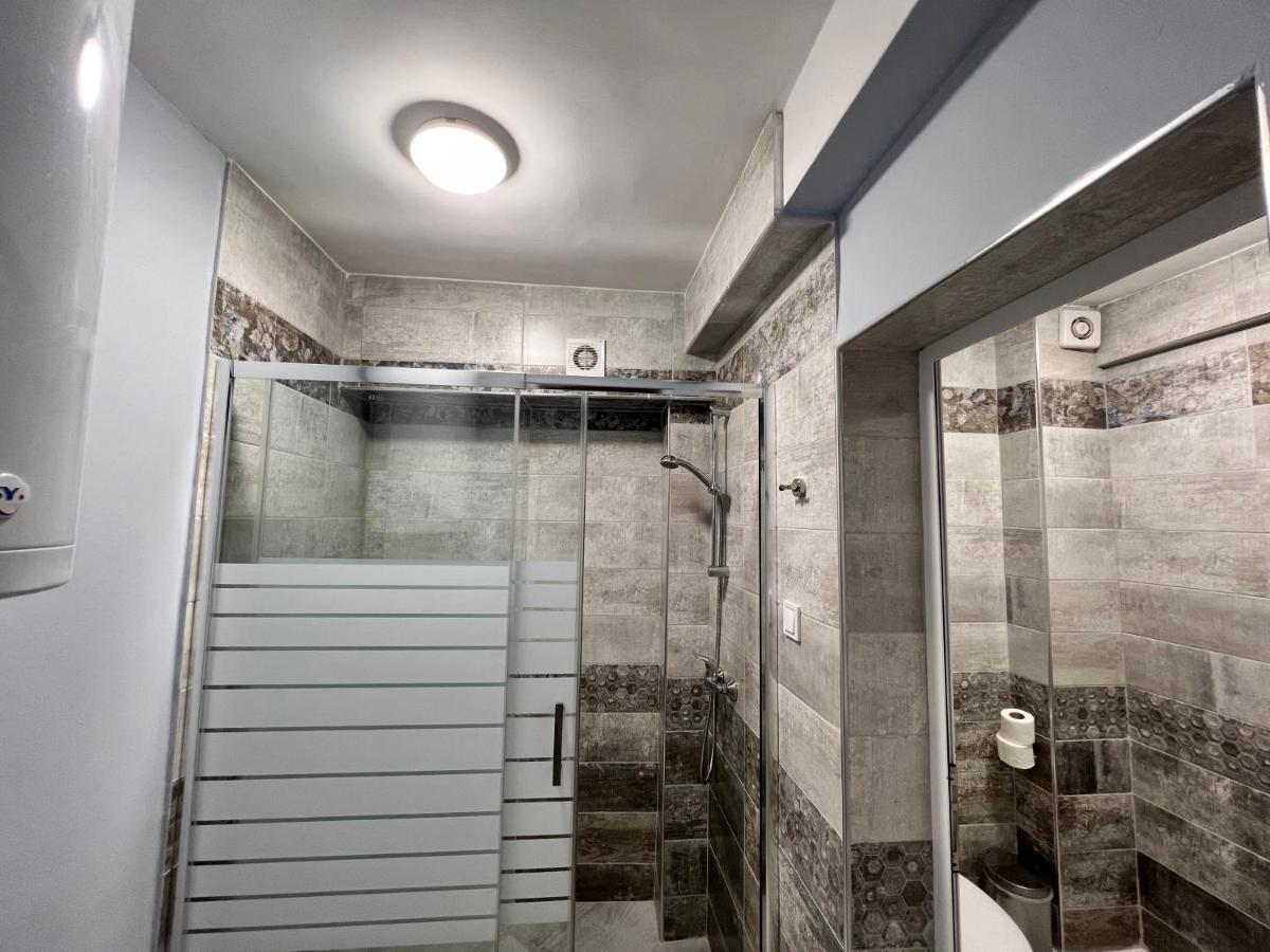 Family Hotel Central Shumen Ngoại thất bức ảnh