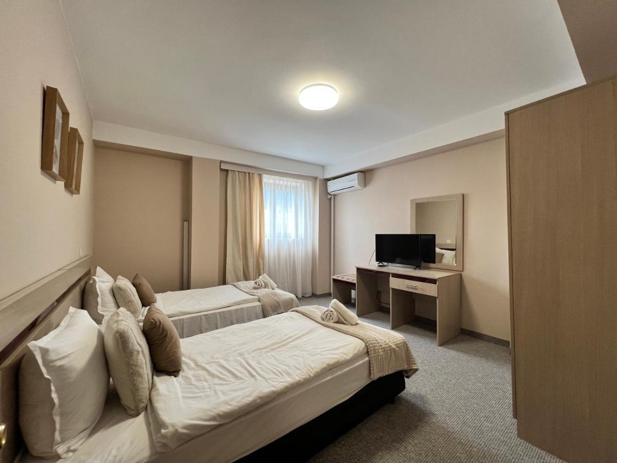 Family Hotel Central Shumen Ngoại thất bức ảnh