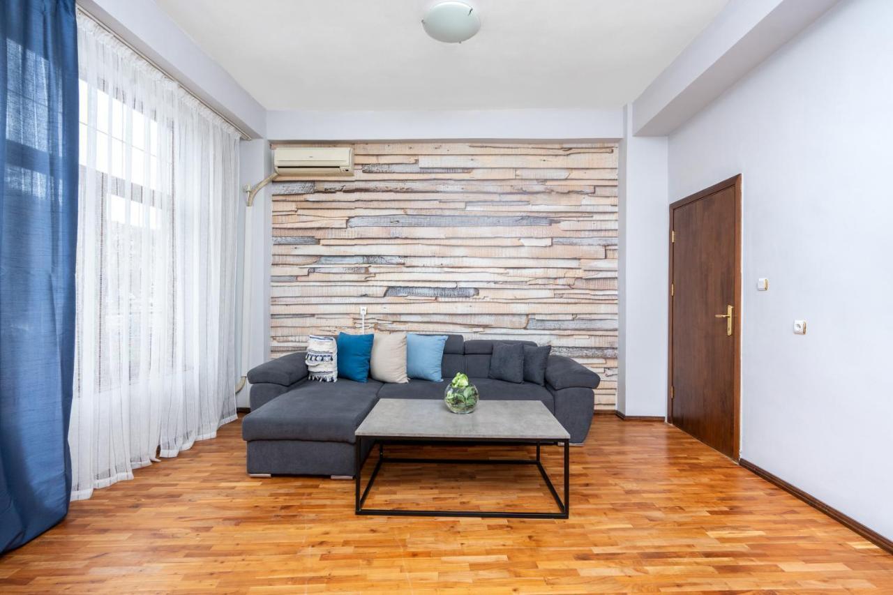 Family Hotel Central Shumen Ngoại thất bức ảnh