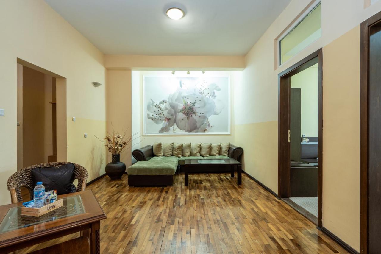Family Hotel Central Shumen Ngoại thất bức ảnh