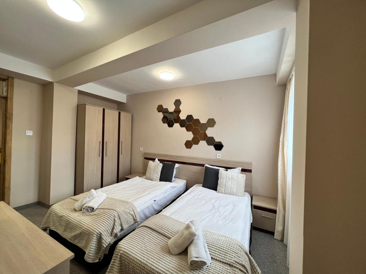 Family Hotel Central Shumen Ngoại thất bức ảnh