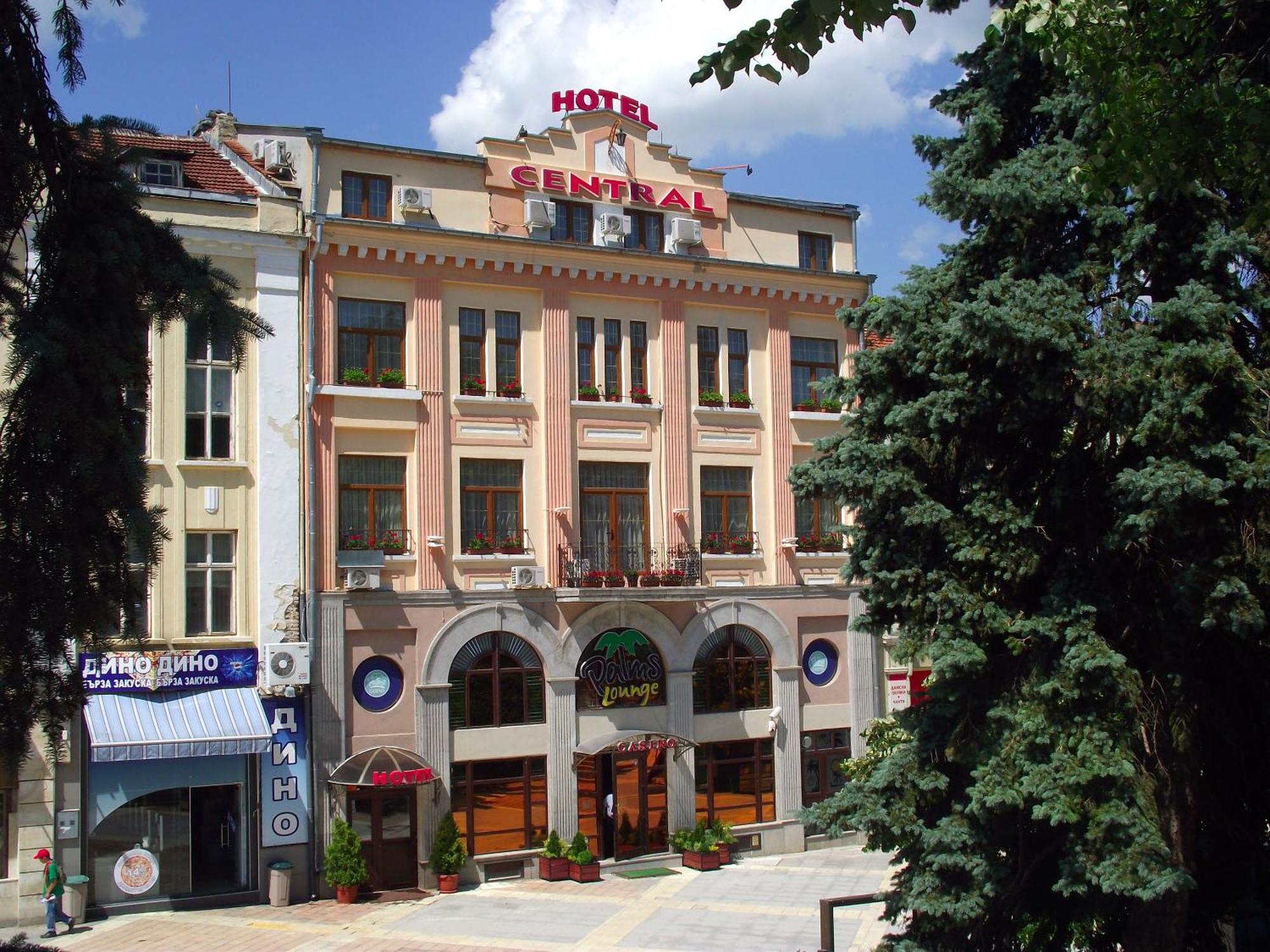 Family Hotel Central Shumen Ngoại thất bức ảnh