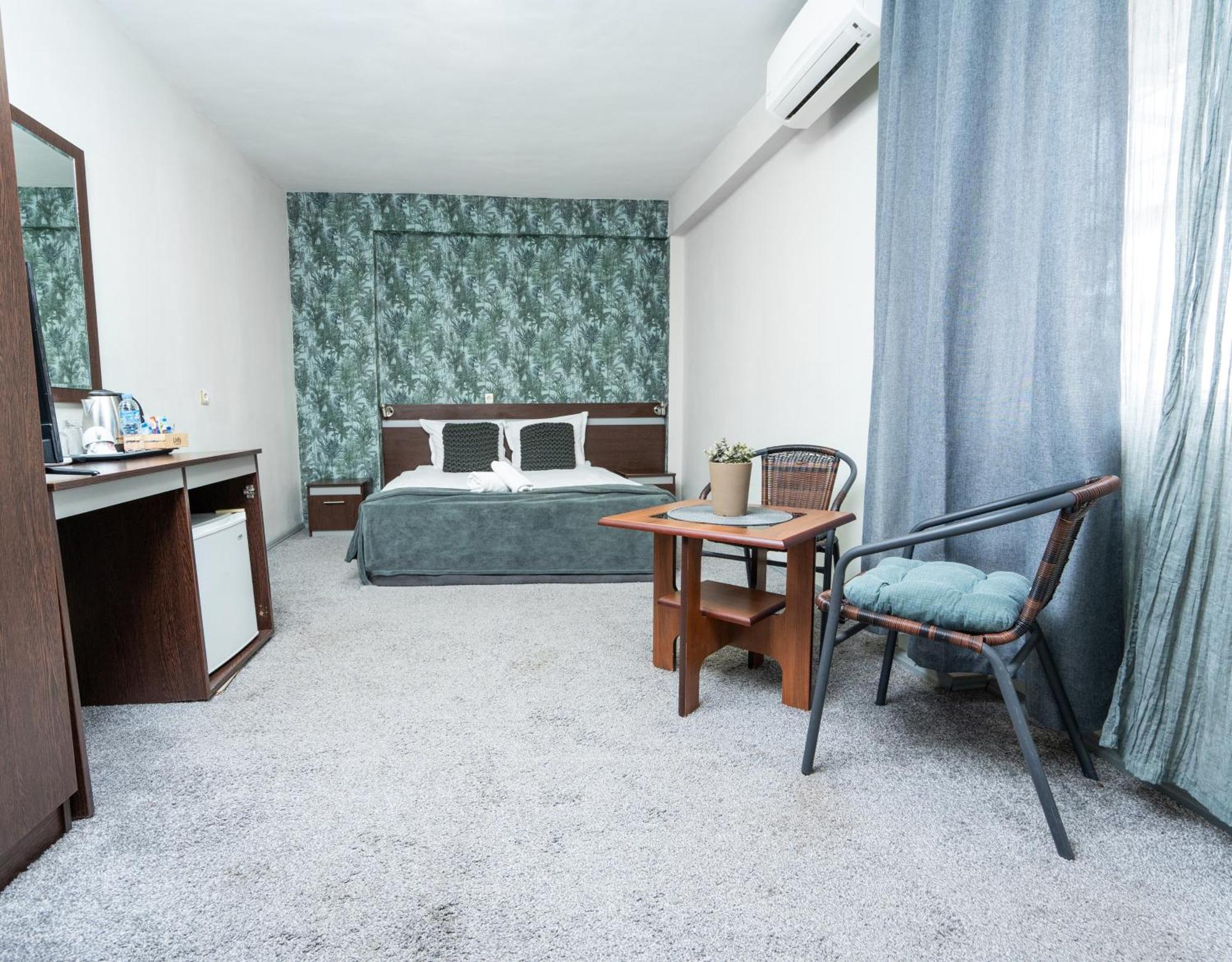 Family Hotel Central Shumen Ngoại thất bức ảnh