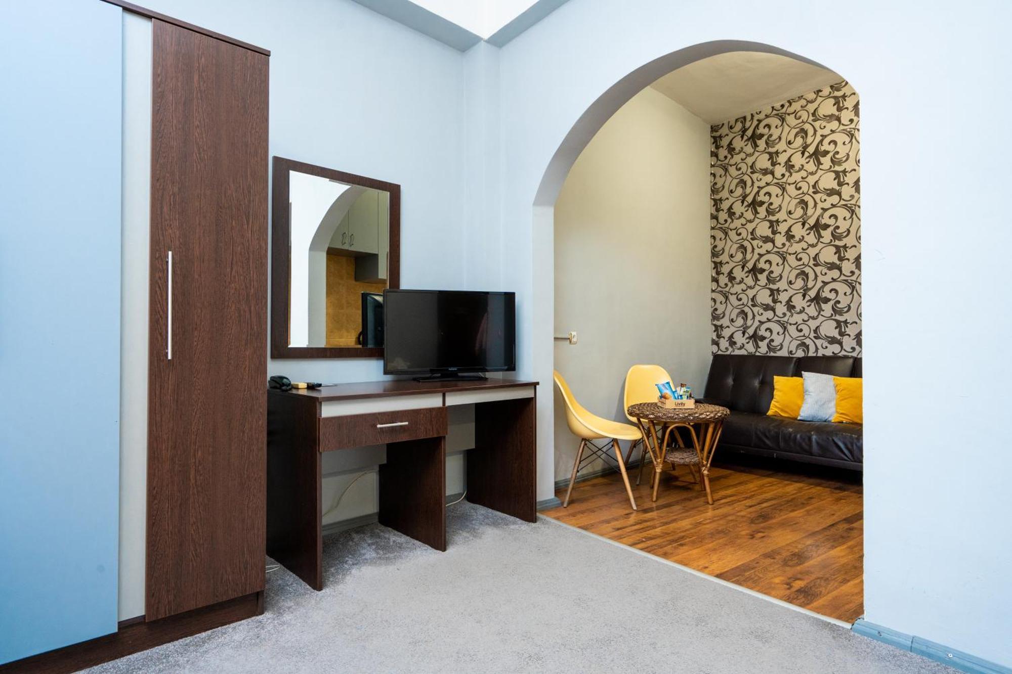 Family Hotel Central Shumen Ngoại thất bức ảnh