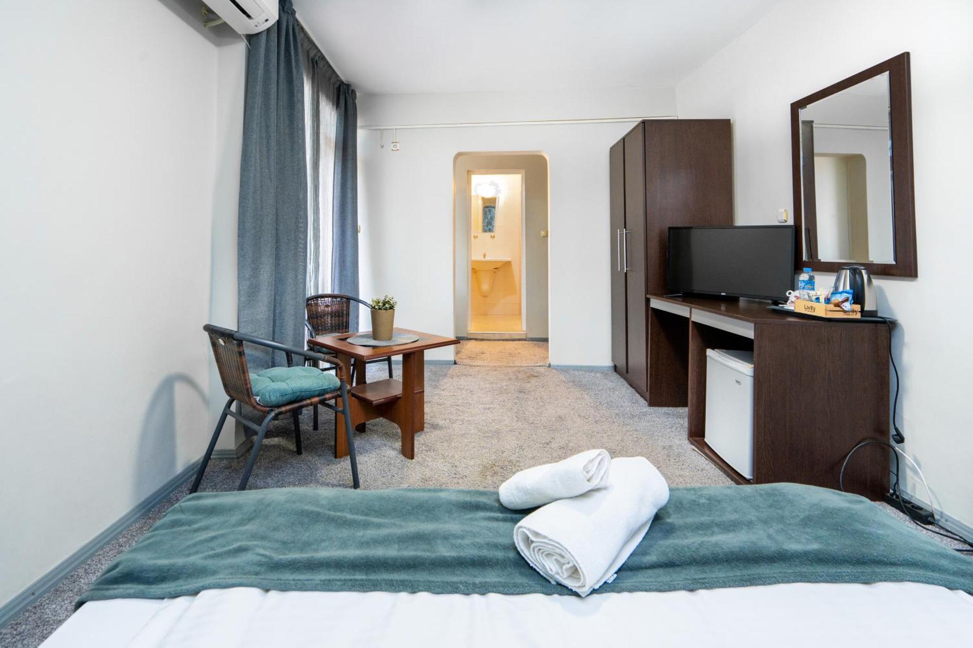 Family Hotel Central Shumen Ngoại thất bức ảnh