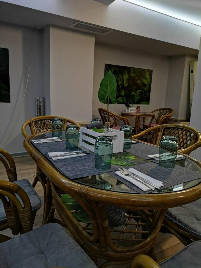 Family Hotel Central Shumen Ngoại thất bức ảnh
