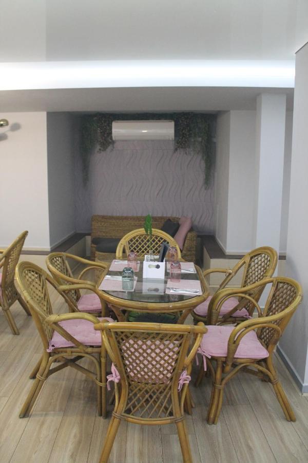 Family Hotel Central Shumen Ngoại thất bức ảnh